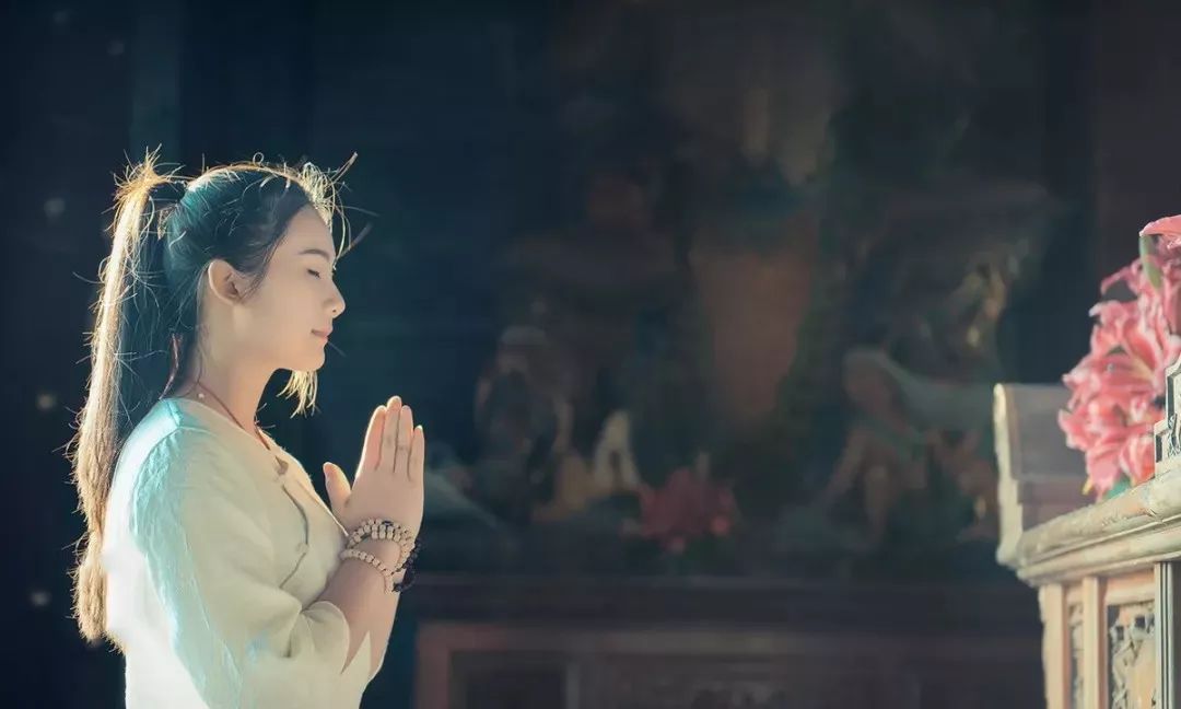 人品端正,讲究诚信,才能收获真情,言出必行,说话算话,方能得到他人的