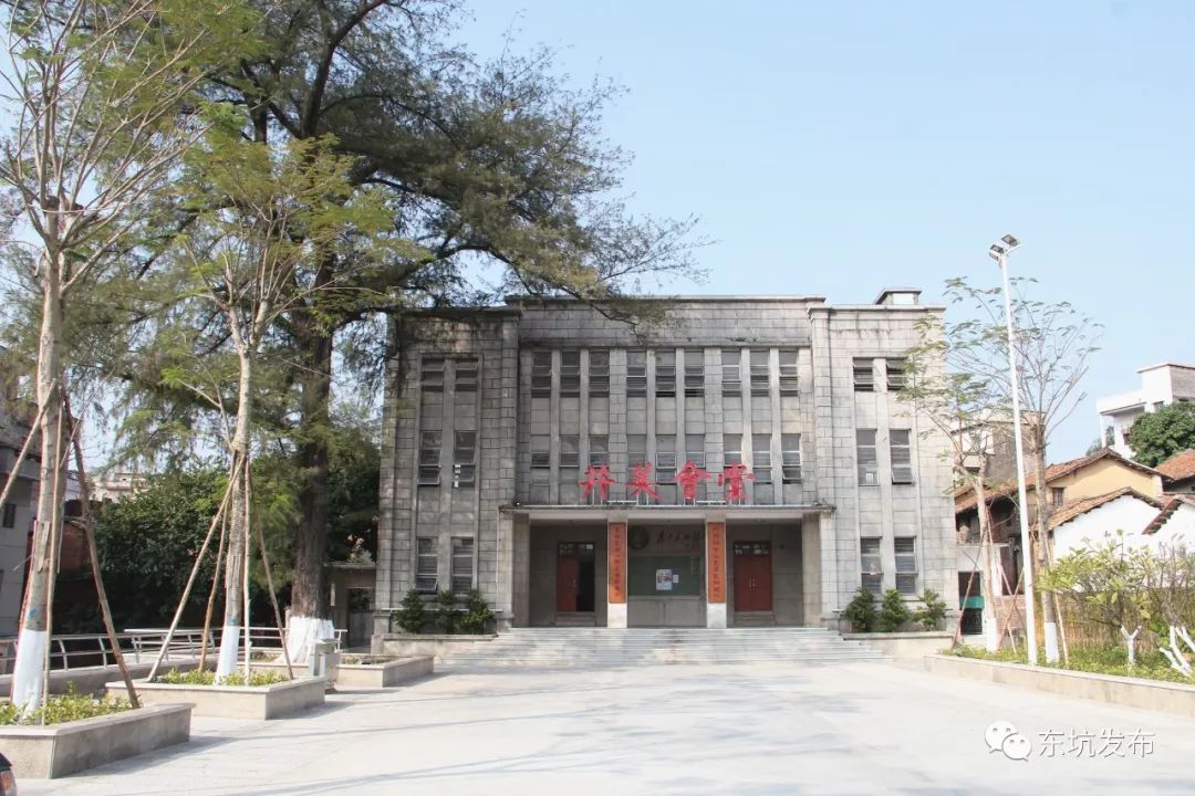 井美村深入推进美丽幸福村居建设工作,以保护原貌为原则进行会堂修葺