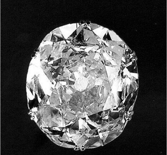 1738年又成为 波斯 王纳狄尔沙赫的战利品.1850年归英国王室所有.