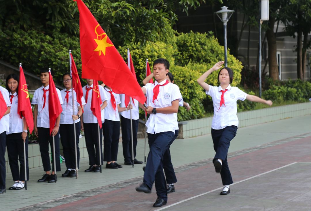 不忘初心牢记使命东莞市南开实验学校举行2019年初一年级建队仪式