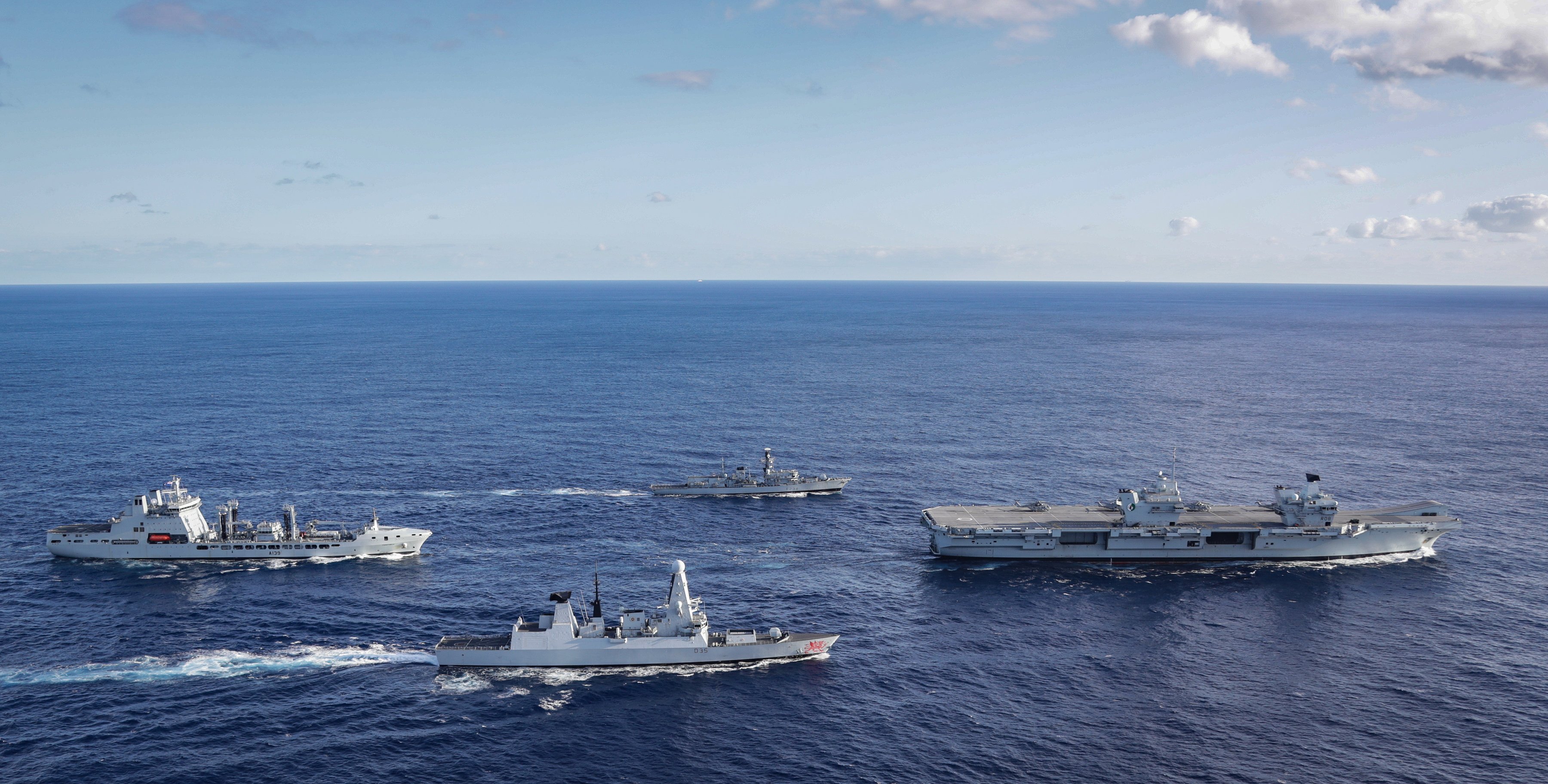 规模有点小:英国海军展示航母打击大队