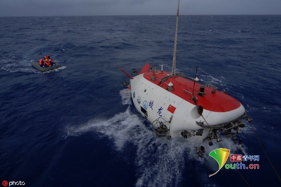 再次刷新中国深度 蛟龙号载人潜水器下潜7062米