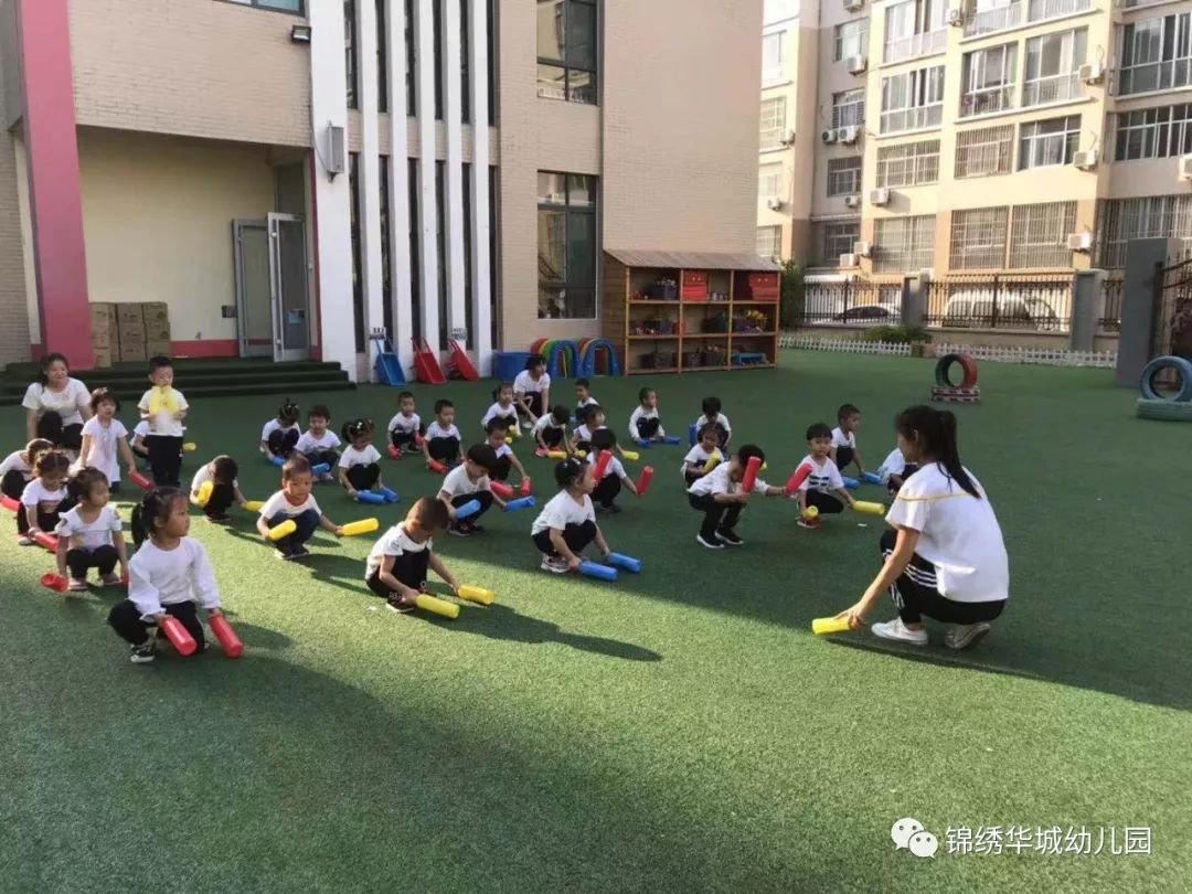 快乐童年三之三锦绣华城幼儿园器械操展示圆满结束
