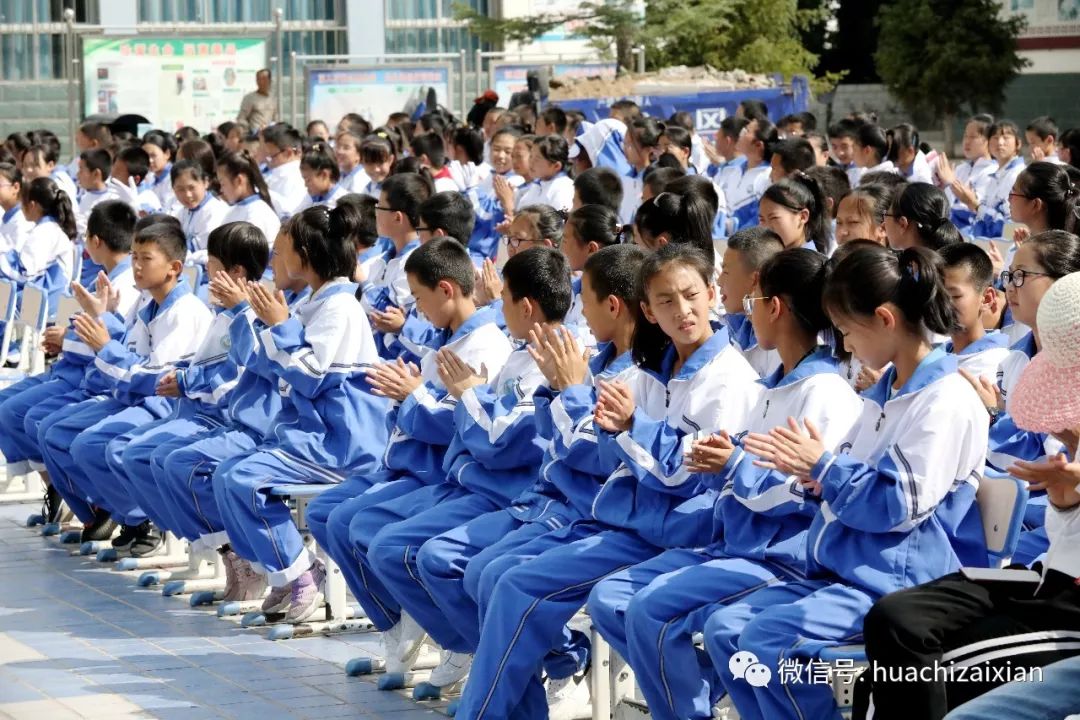 值此瓜果飘香的丰收的时节,华池县柔远初中师生以饱满的精神姿态,共同