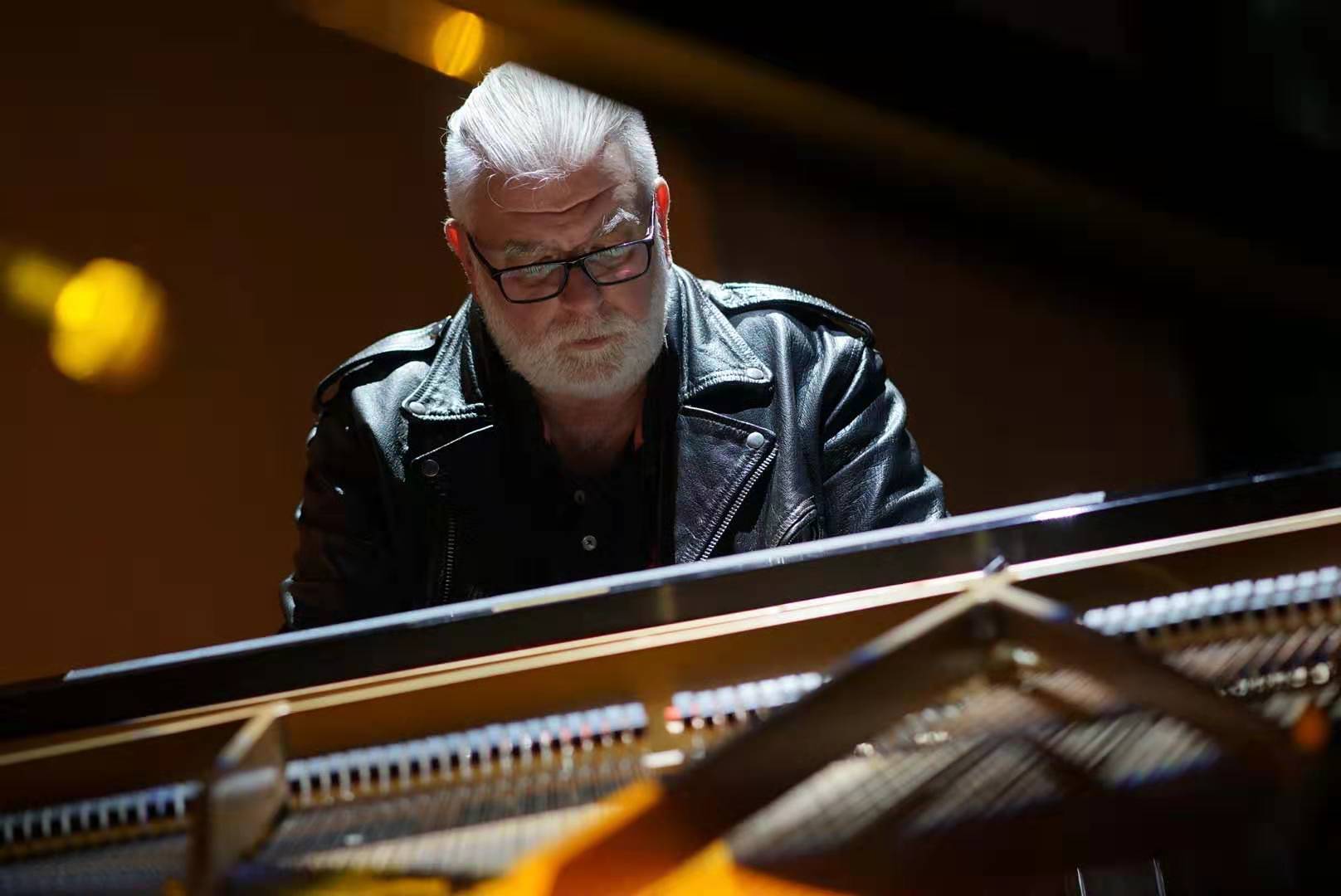 德国法兰克福音乐学院终身教授拉科61德洛克为澳钢代言_钢琴