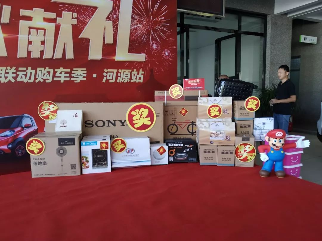 到店来的客户进行我们的签到扫码,领取我们送出的签到礼!