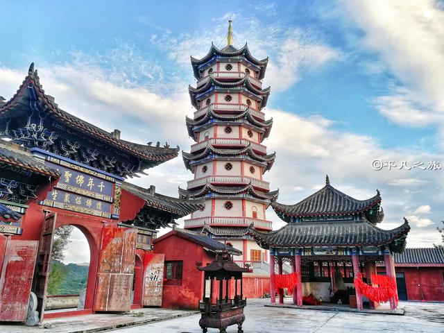 贵州这座建在山顶的寺庙风景美如画平时一般都没有游客