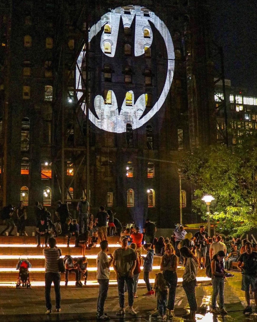 下一次能亲眼见到蝙蝠灯,说不定就要再过十年或是二十年啦!