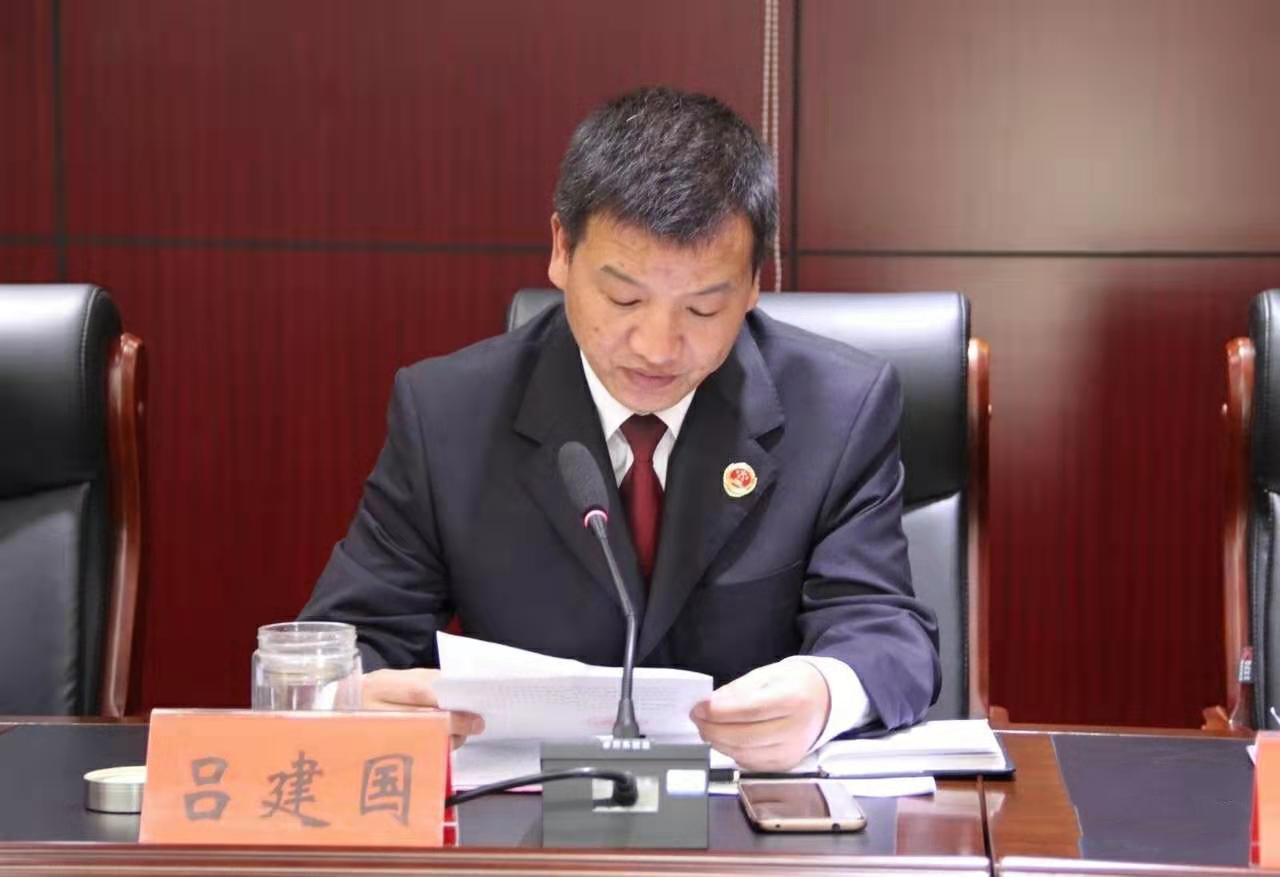 会上,党组成员,副检察长吕建国组织大家全文学习了市院《关于曹剑锋