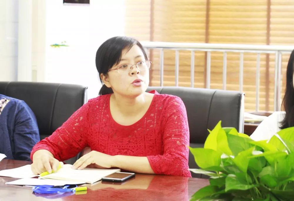 阳光轮训伊始,主讲人高燕老师以《让传统文化的魅力点亮英语课堂》