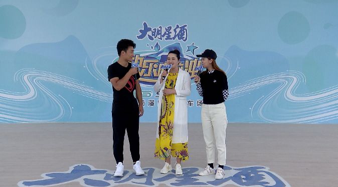 周甜丽一家参加快乐向前冲 来自搜狐网