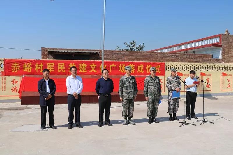 刘大鹏及县委办主任赵振军和陆军航空兵学院相关负责人,61769部队官兵