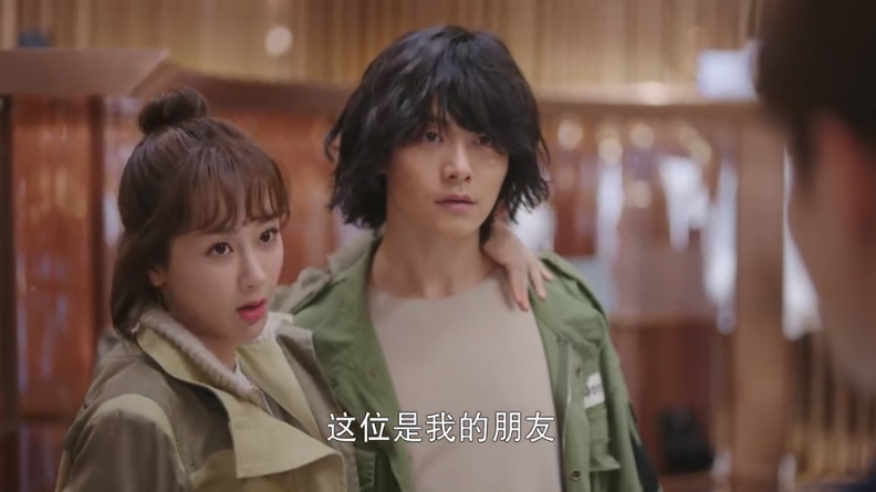 的是由马天宇饰演的狼系男孩莫格利,从一个狼孩慢慢的转变为一个霸道