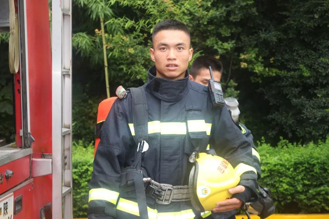 宝鸡支队组织召开点赞兵头将尾问计班长骨干先进典型座谈会