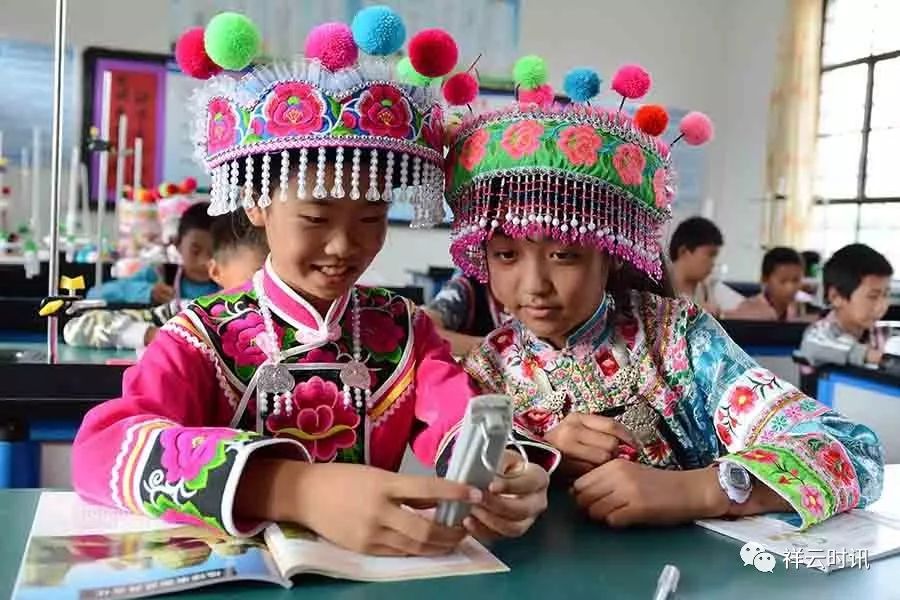 在改造和新建校舍的同时,祥云县还抓住"远程教育",云南省"班班通"试点