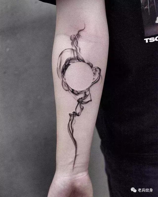 中国水墨烟雾的轻盈竟也能被刻画的如此淋漓尽致