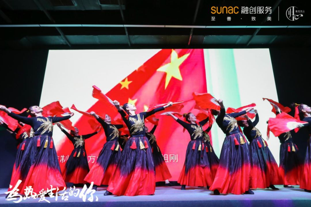 喜迎国庆,达人秀的现场,一场场红色主题文艺节目相继上演.