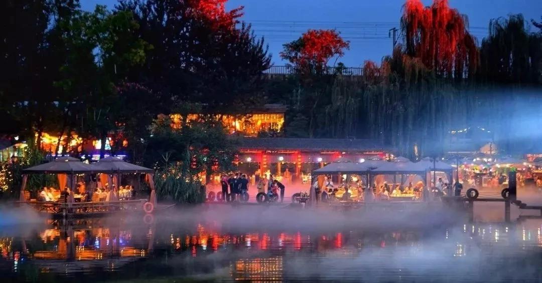 成都夜经济20灯火霓虹中的玛歌庄园