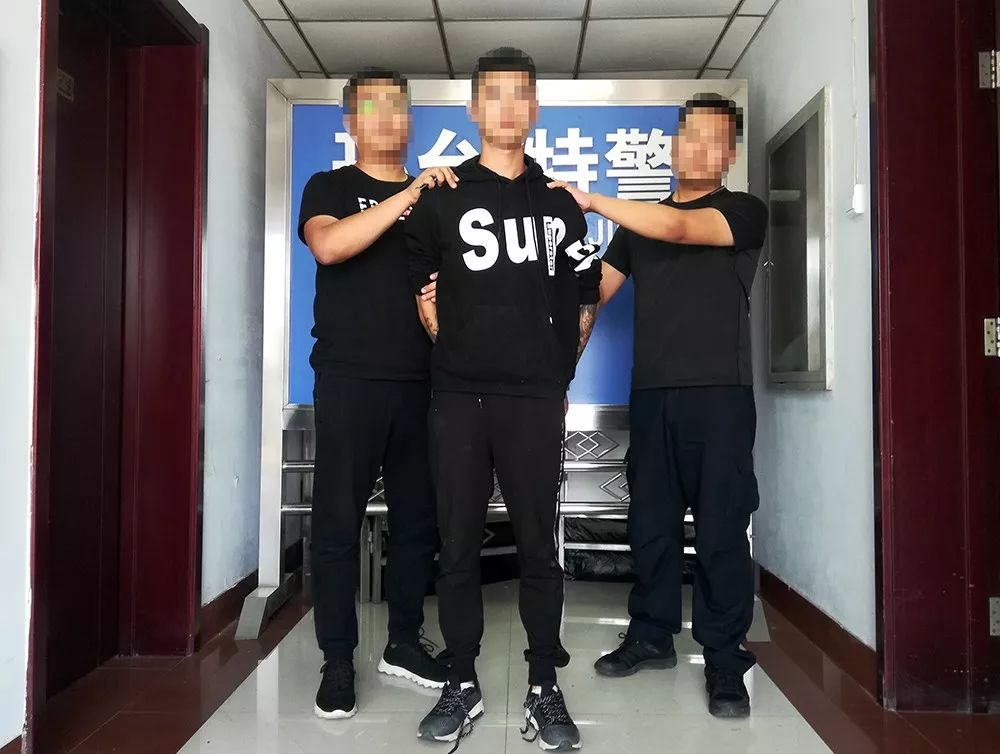 邢台桥东区一便利店遭抢劫 公安特警成功抓获嫌疑人