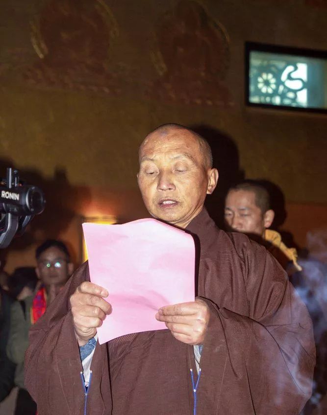 感恩自己的剃度恩师上仁下炟大和尚的栽培引领;感恩峨眉山昌全大法师