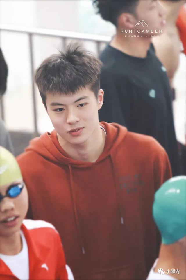 别总盯着宁泽涛孙杨,这枚00后游泳小将火了,颜值身材不输他们_张翼祥