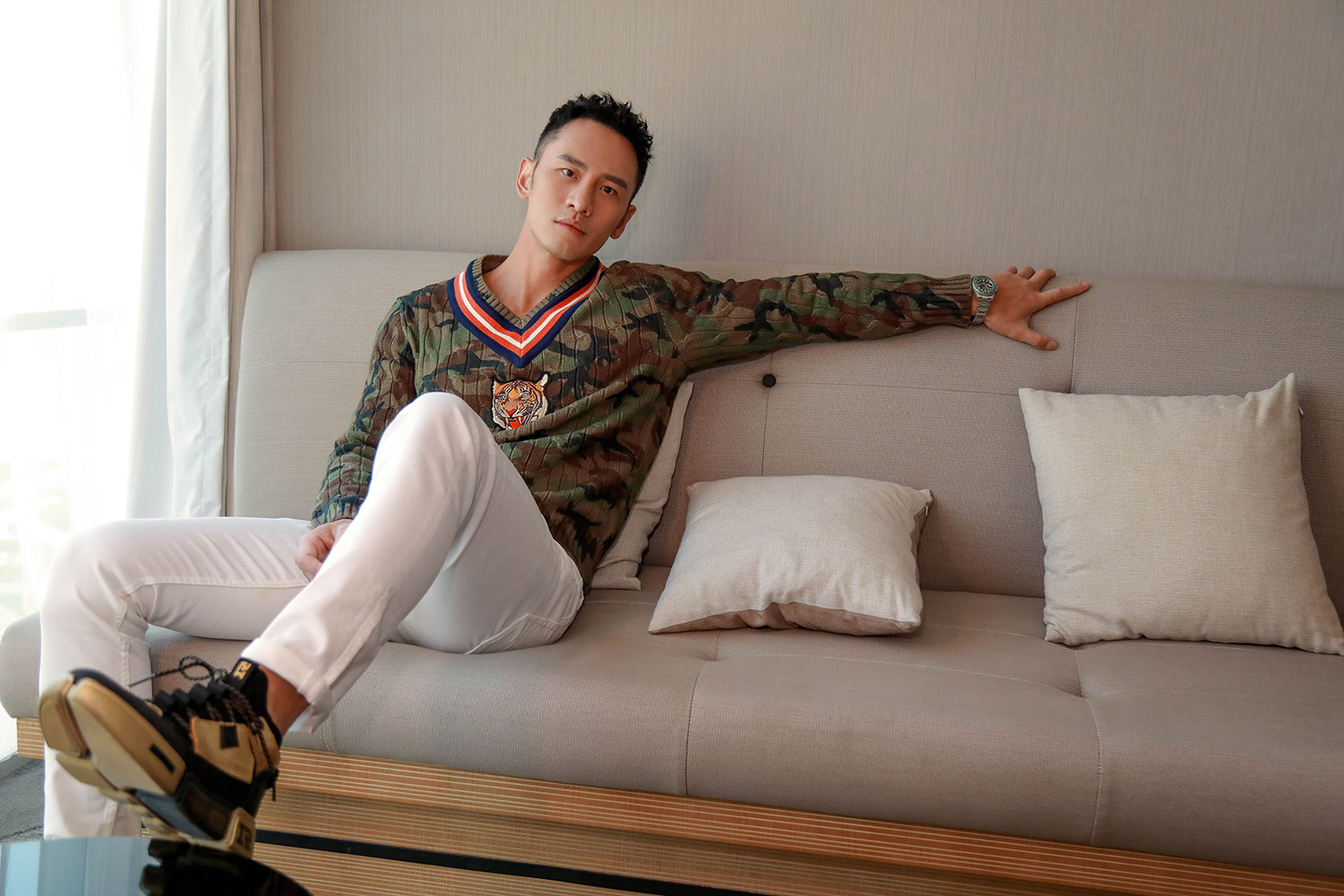 顾佑明出席活动为祖国点赞热情活力传递正能量