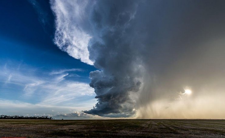 美国情侣爱追风不顾危险追逐两百多场龙卷风拍出大片画面