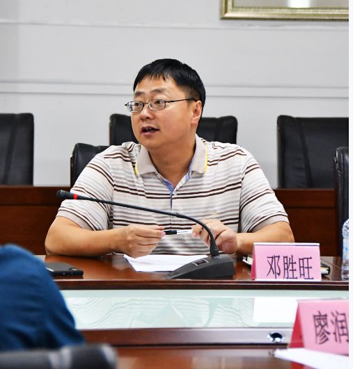 仲元中学严运华副校长解读了《仲元班建设与发展指导意见》,他希望能