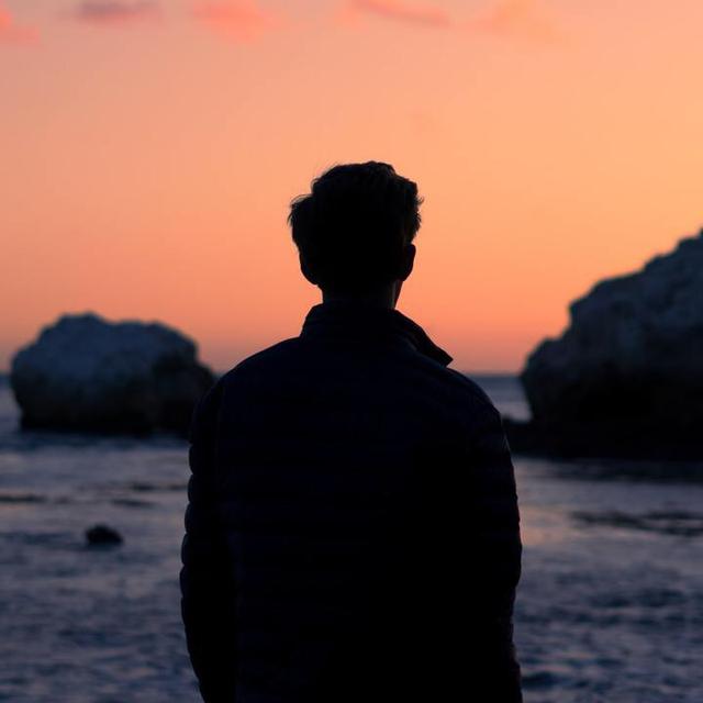 两性相处中男生有了这3个表现他的感情已经冷淡了别不懂