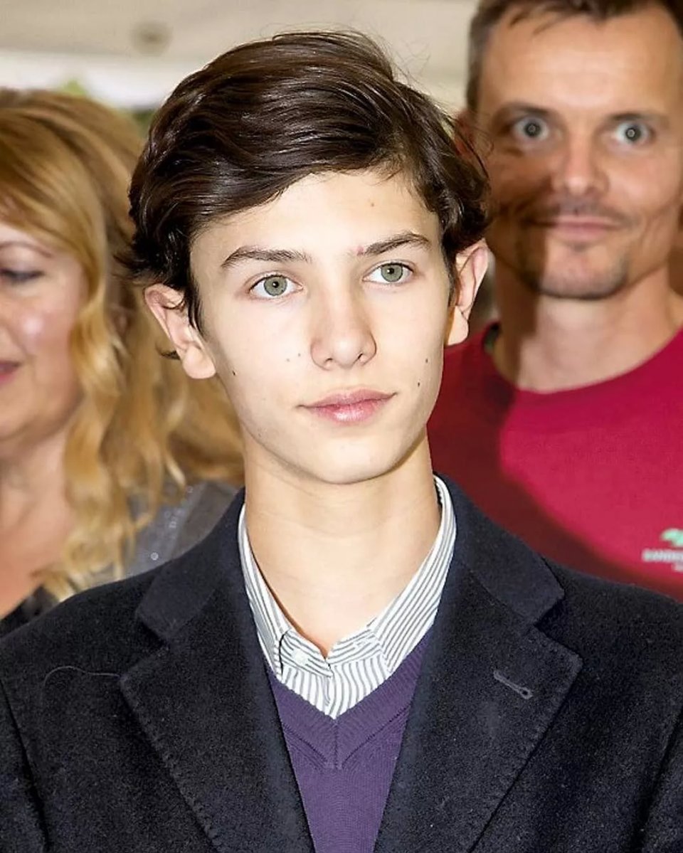 全球最帅王子18岁净身出户,在上海打工赚钱:生来是王子,太惨了_尼古拉