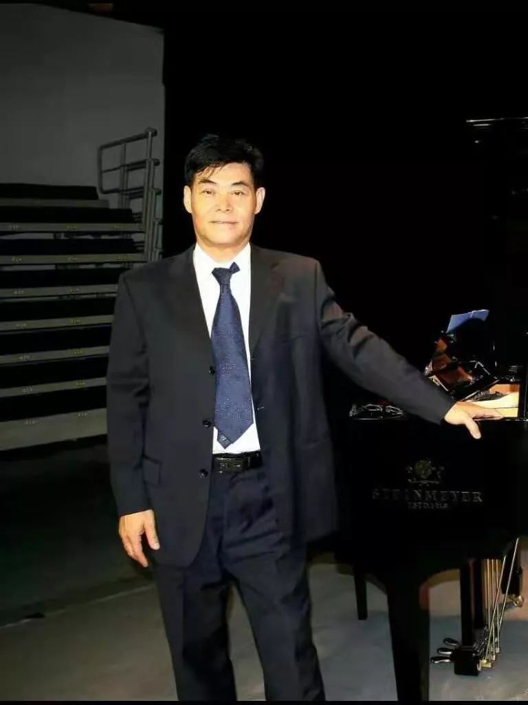 抢票绳小华萨克斯风之樱桃树下的月亮河世界名曲视听演一体化音乐会