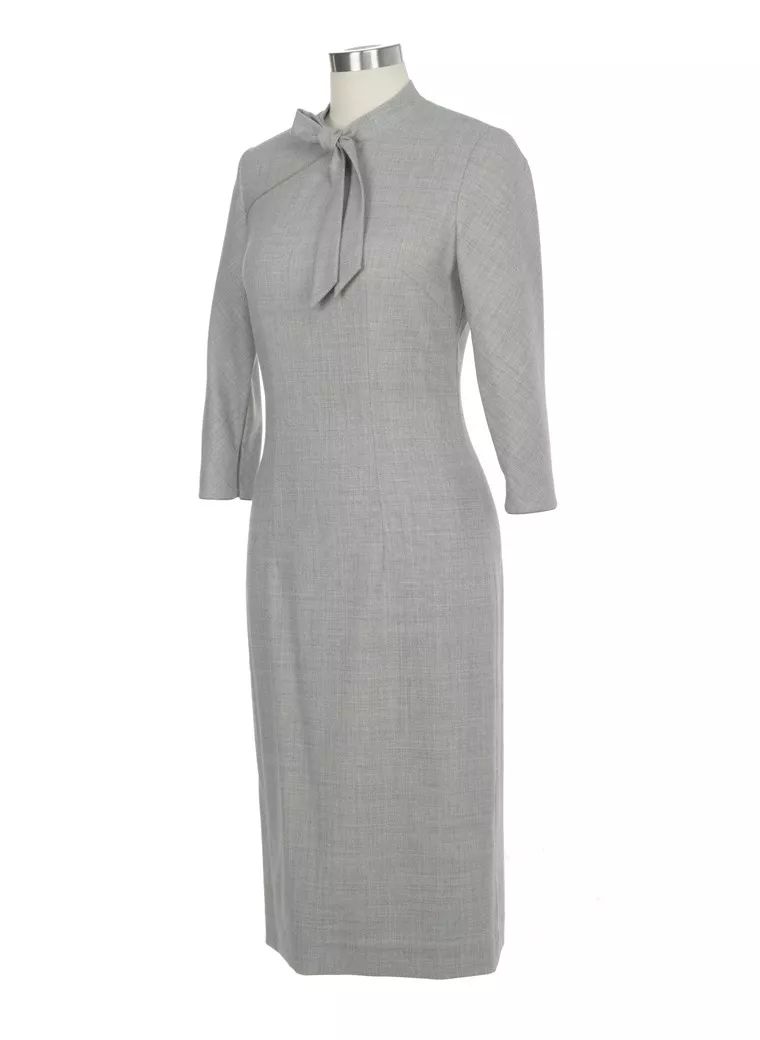 温文婉婉|价格:3570元知性的浅灰色,复古的旗袍款,好质地的全羊毛面料