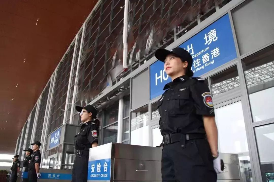 b, 训练纪律要严格 c, 训练过程要严格 a, 执勤站姿要规范 b, 交接