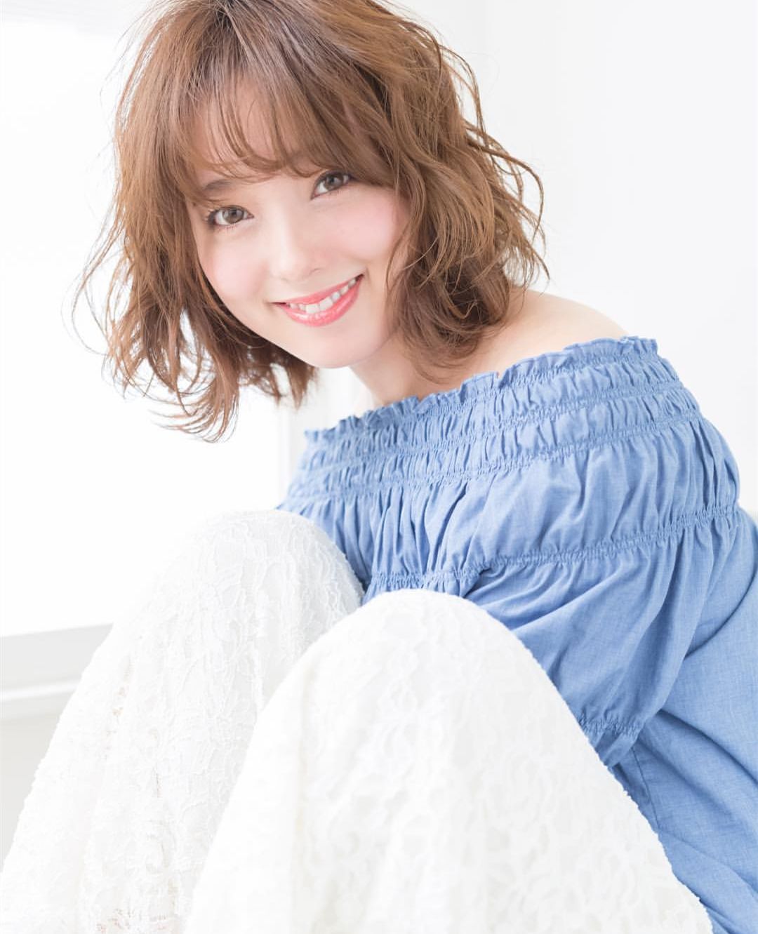 发型欣赏中长齐肩烫发