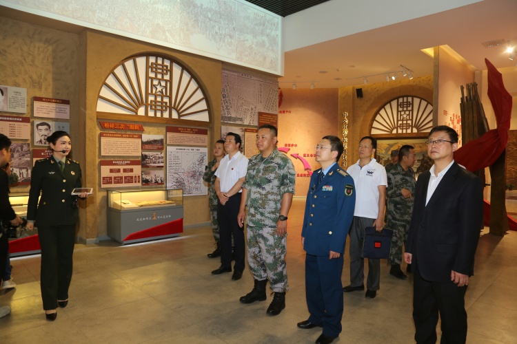 血脉相连心相系照金精神专题宣讲展览走进新疆军区红军师