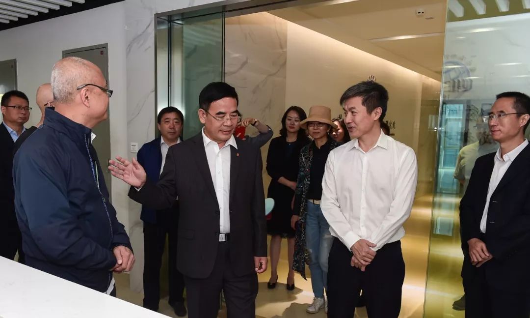 天府新区成都党工委管委会领导林锐,景波,对外经济贸易大学相关部门