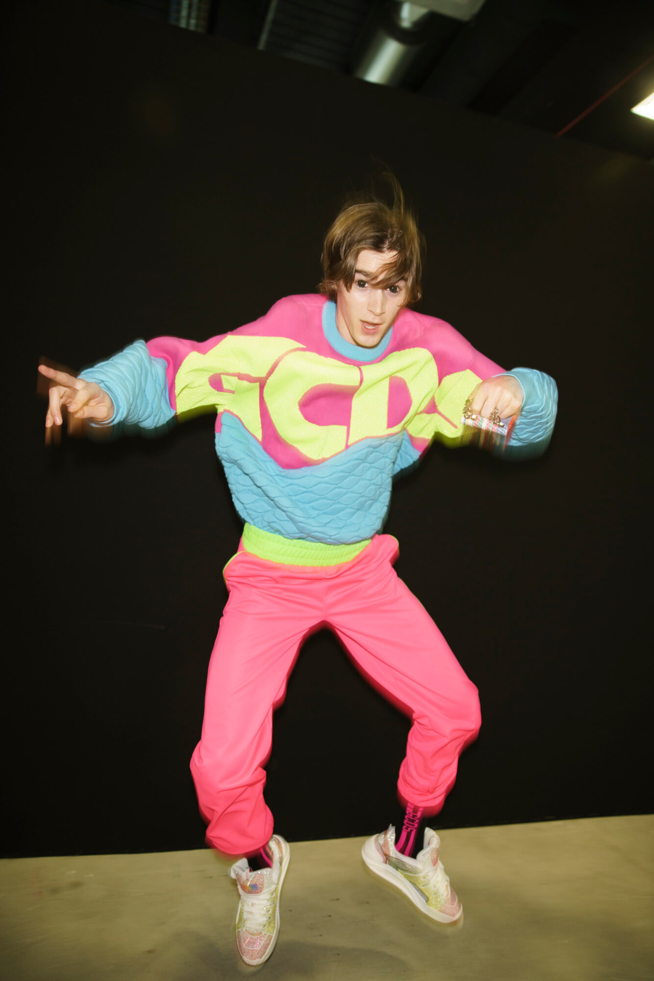 走进gcds米兰时装周后台跟时尚雷人怪们回到八零年代漫画世界