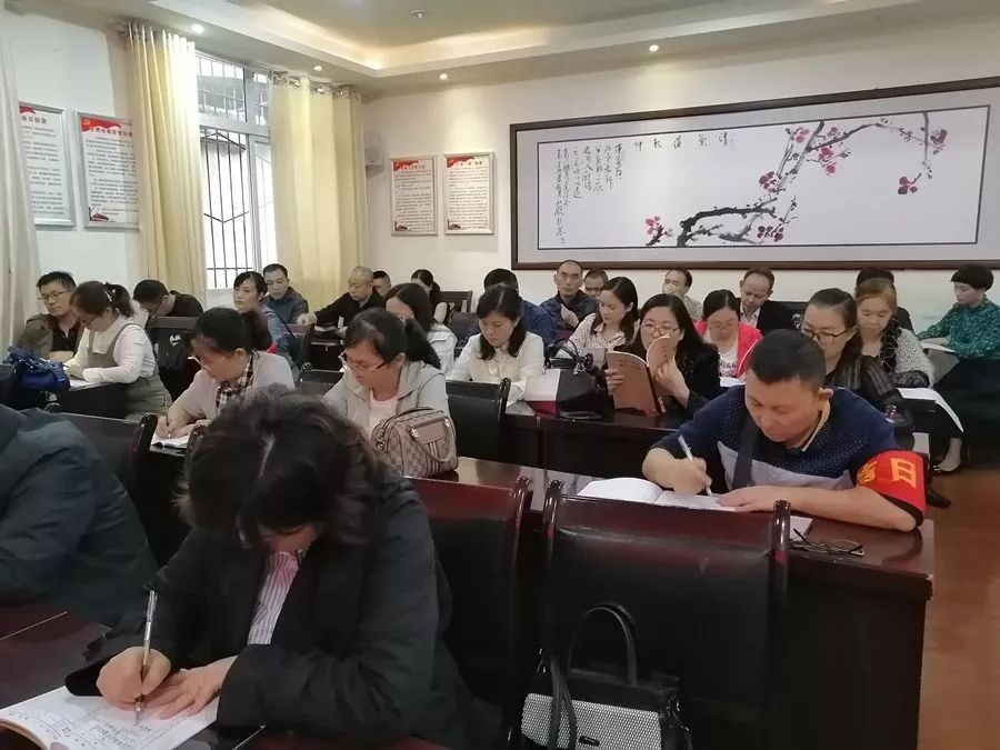 达州市高级中学来凤分校召开"不忘初心,牢记使命"主题教育工作会议