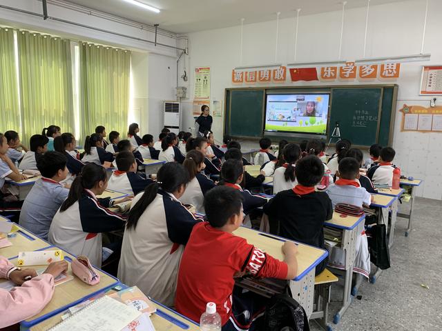 让世界走进课堂加语言双师课堂走进金乡县春城小学