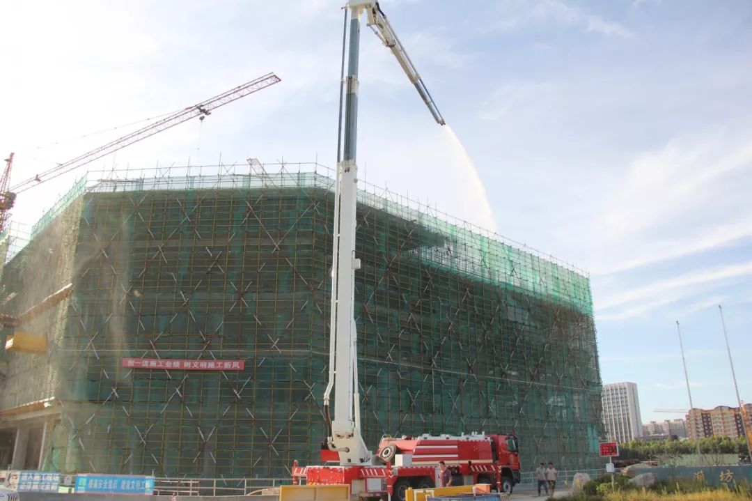 寒亭消防走进三建集团中港城施工现场开展消防安全培训演练