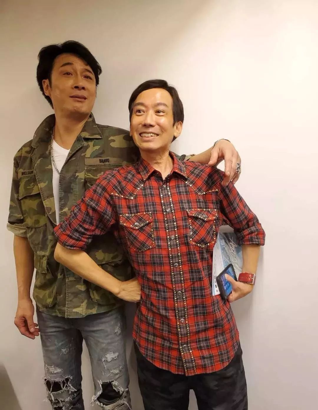 黄子华55岁鬼才拍档患癌离婚,送前妻千万豪宅7年抗癌终好转!_张达明