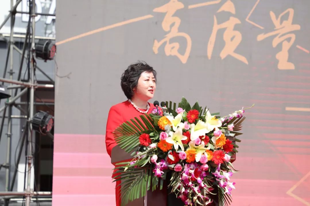 胡冬梅总经理指出,未来5年,10年乃至40年,大杨将继续深耕服装产业,走