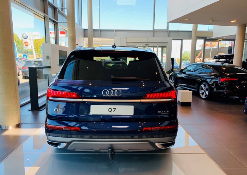 奥迪要逆袭这suv焕新而来长近5米1比宝马x5奔驰gle划算