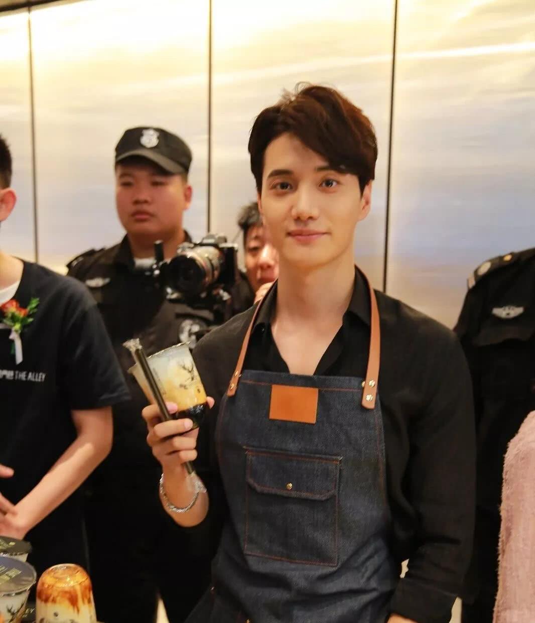 退出天天向上三年后小五事业一蹶不振为奶茶店站台成网红