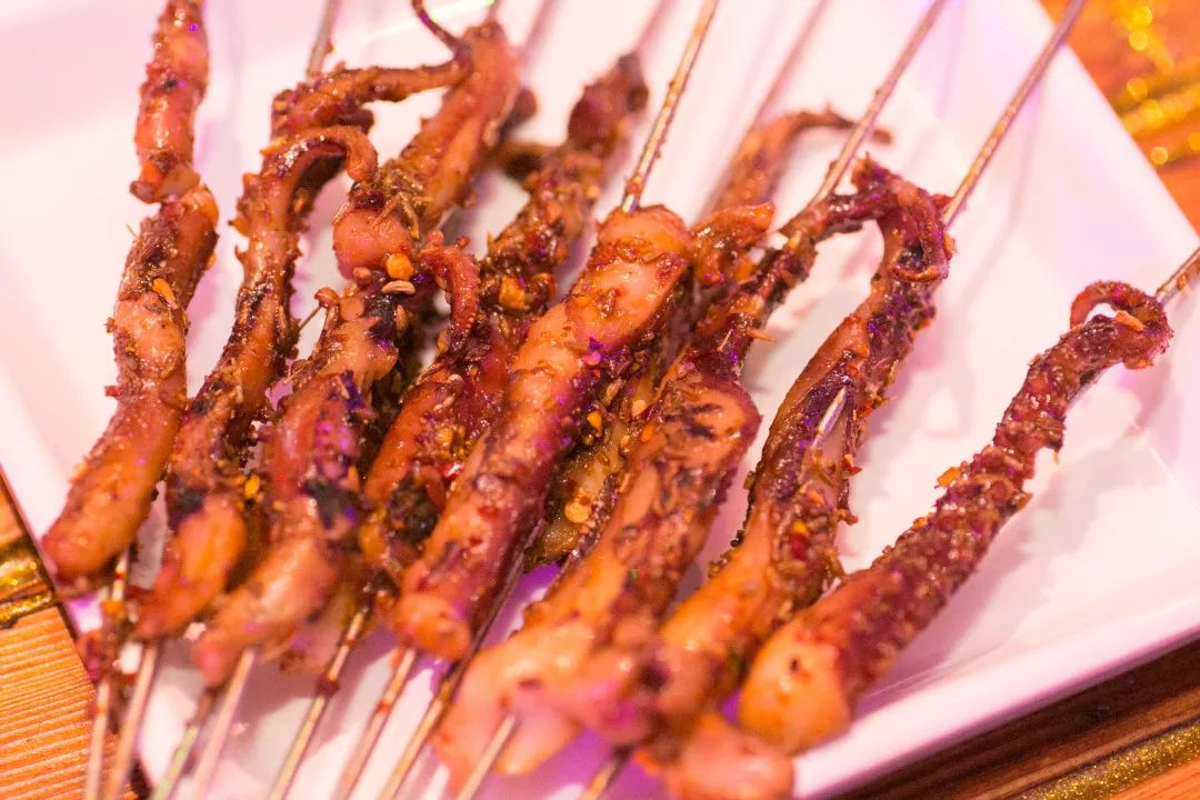 8折】这家店包含川菜,烧烤,精酿,演艺,酒吧,竟然无所不能.