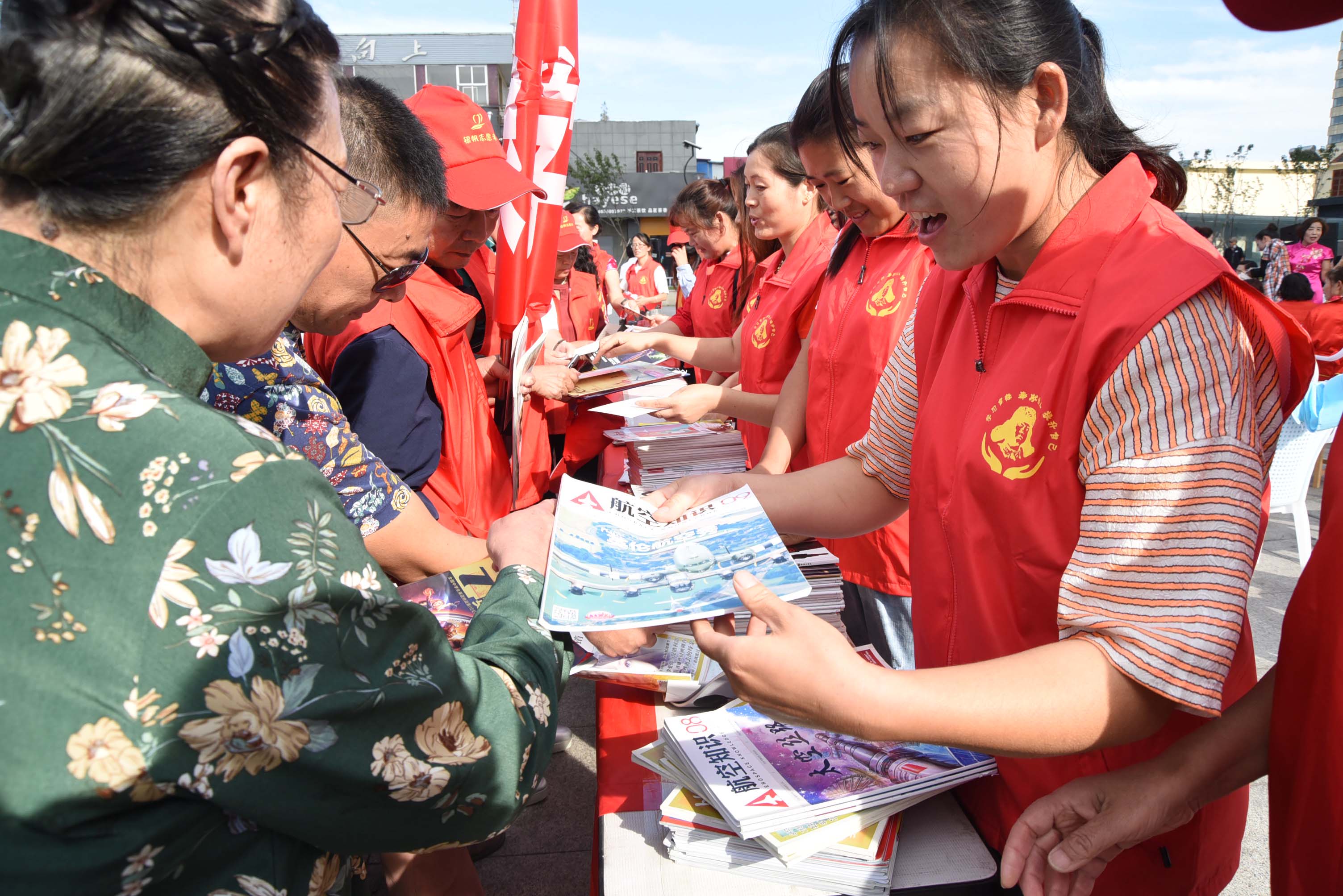 江苏赣榆学雷锋志愿者服务中心开展迎国庆系列主题活动