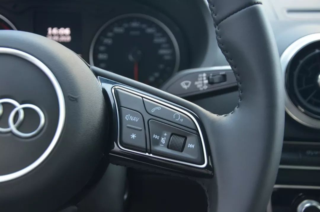 德奥61最新车源2019款奥迪a3limousine35tfsi风尚型国vi