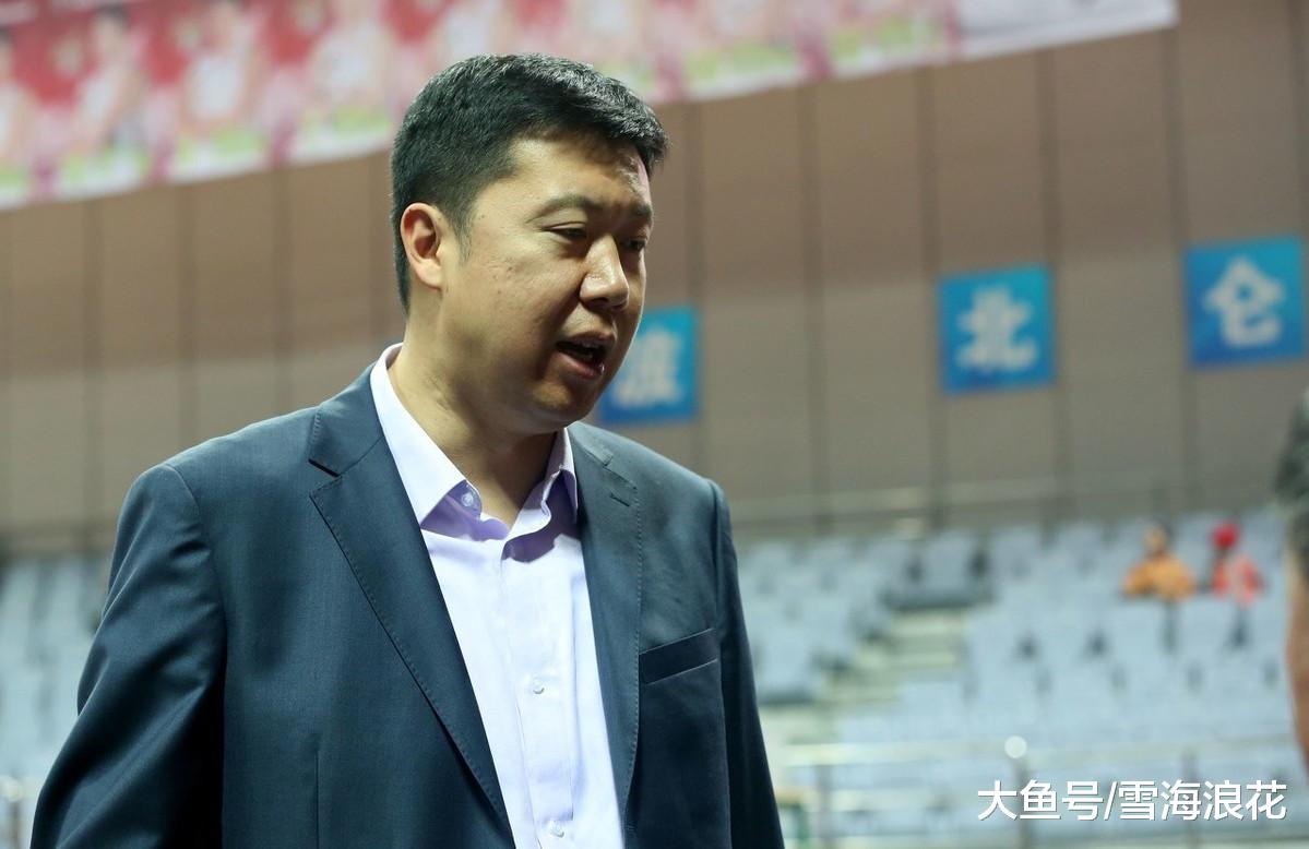 王治郅爱将时隔两年重返赛场,健身房挥汗如雨,志在上演王者归来