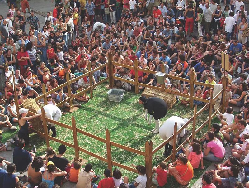 唔……吃草,睡觉,撸羊毛,挤羊奶……别说啦,快跑呀,狼来啦!