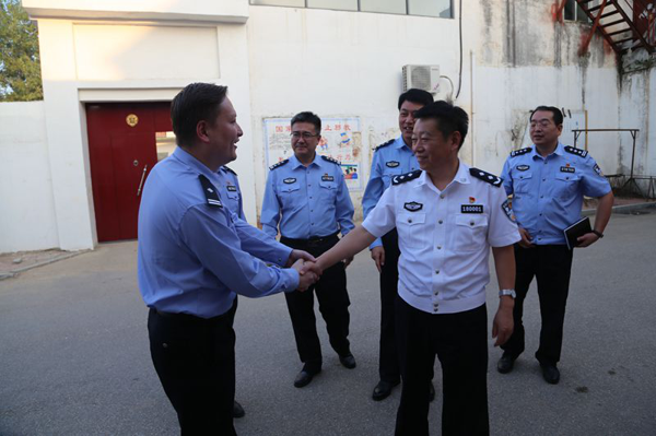 戚绍斌同志深入社旗县公安局基层派出所督导检查工作